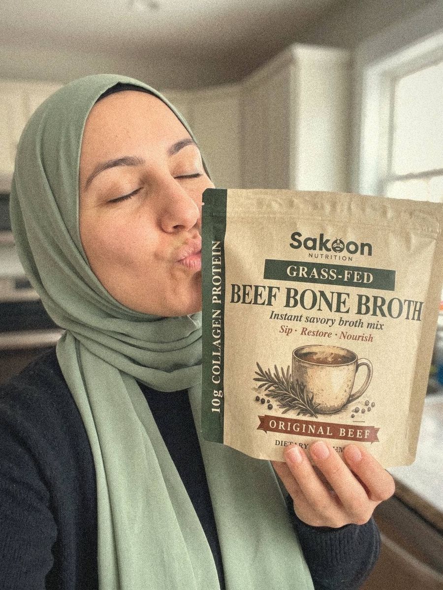 Woman in a sage hijab kissing the Sakoon bone broth pouch