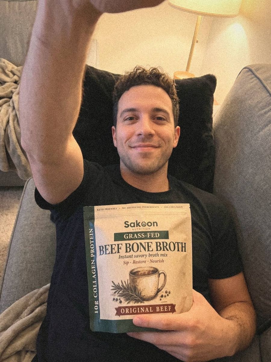Man lying on his couch with the Sakoon pouch on his chest
